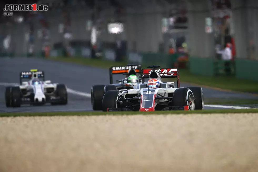 "Das ist wie ein Sieg für uns", jubelt Romain Grosjean über Platz sechs in seinem ersten Antreten für das neue Haas-Team. Hinter ihm fahren Hülkenberg und Bottas über die Ziellinie. Foto zur News: "Das ist wie ein Sieg für uns", jubelt Romain Grosjean über Platz sechs in seinem ersten Antreten für das neue Haas-Team. Hinter ihm fahren Hülkenberg und Bottas über die Ziellinie.