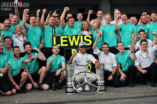 Foto zur News: Der Formel-1-Juli 2016 ist "Hammer-Time"! Lewis Hamilton gewinnt vier Rennen hintereinander (sechs der letzten sieben) und geht statt mit 43 Punkten Rückstand (nach Sotschi/Barcelona) mit 19 Zählern Vorsprung in die Sommerpause. Sein Sieg bei Nico Rosbergs Heimspiel in Hockenheim ist psychologisch besonders wichtig.