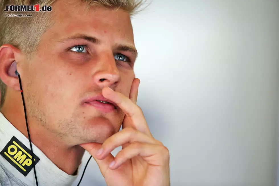Marcus Ericsson (Sauber): "Simple Man" von Lynyrd Skynyrd, "Hotel California" von den Eagles und "Back In Black" von AC/DC. Foto zur News: Marcus Ericsson (Sauber): "Simple Man" von Lynyrd Skynyrd, "Hotel California" von den Eagles und "Back In Black" von AC/DC.