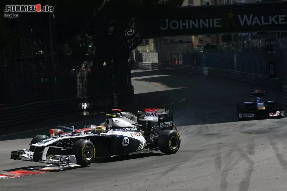 Monaco-Grand-Prix (2011): Kollision mit Lewis Hamilton bei einem Überholmanöver in Sainte Devote. Foto zur News: Monaco-Grand-Prix (2011): Kollision mit Lewis Hamilton bei einem Überholmanöver in Sainte Devote.