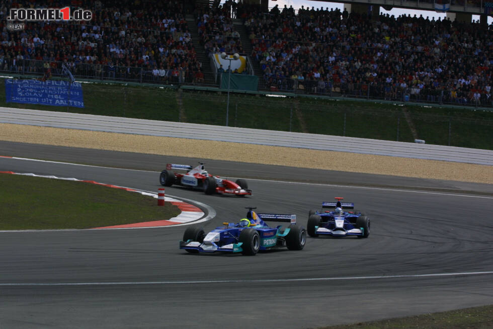 Foto zur News: Grand Prix von Europa 2002 - P6: Nach den guten Erfahrungen mit Räikkönen holte Sauber zur Saison 2002 Felipe Massa als neues "Wunderkind". Der Brasilianer war schnell, machte aber viele Fehler und verlor sein Cockpit am Jahresende. Dennoch: Auf dem Nürburgring 2002 ließ er seinem hoch eingeschätzten Teamkollegen Heidfeld keine Chance.
