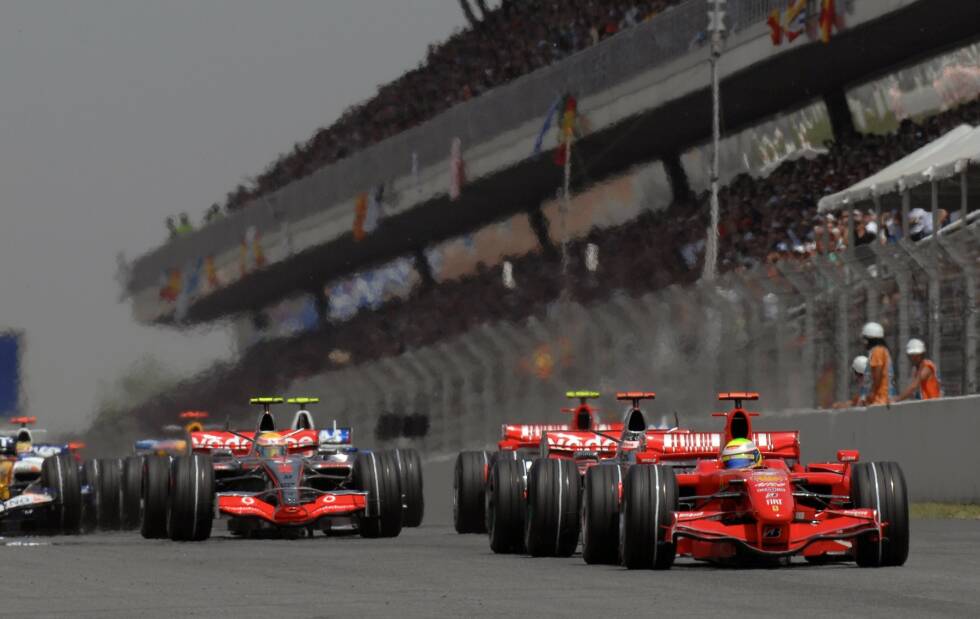 Foto zur News: Grand Prix von Spanien 2007 - P1: Felipe Massa hatte sich zur Saison 2007 fest bei Ferrari etabliert. Die ersten zwei Rennen bestätigten jedoch seine Kritiker. Der Brasilianer schlug zurück: Sieg in Bahrain, anschließend Glanzleistung in Barcelona. Im Duell gegen Alonso (McLaren) in Kurve 1 setzte er sich durch und fuhr zum Sieg.