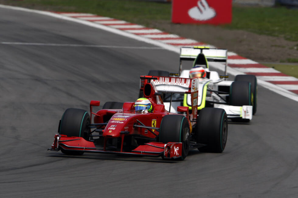 Foto zur News: Grand Prix von Deutschland 2009 - P3: Beim ersten GP-Sieg von Webber (Red Bull) konnte Felipe Massa mit dem in der Saison 2009 nicht konkurrenzfähigen Ferrari einen Podestplatz herausfahren. In dem von Brawn dominierten Jahr hatte Massa viel Glück im Unglück: In Ungarn traf ihn eine Feder am Kopf und verursachte erhebliche Verletzungen.