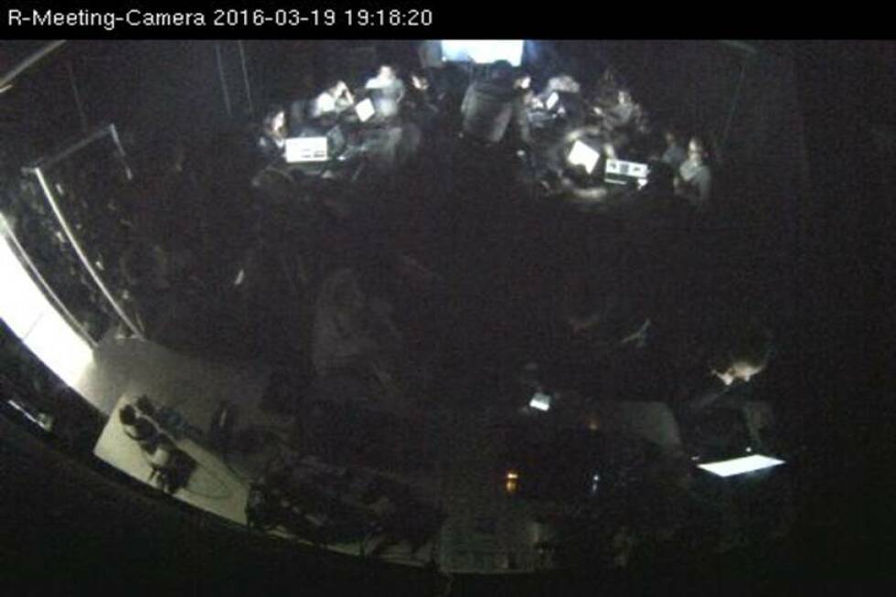 Foto zur News: Apropos Tech-Briefing: Bei Mercedes gingen am Samstagabend erst mal die Lichter aus. Stromausfall.