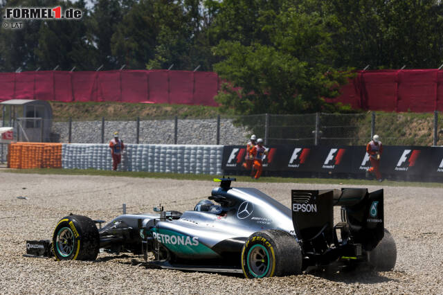 Foto zur News: Damit endet Nico Rosbergs Serie von sieben Siegen in Folge, die er seit Mexiko 2015 aufrechterhalten hat. Stattdessen gibt es für den Deutschen den ersten Ausfall seit Sotschi 2015.