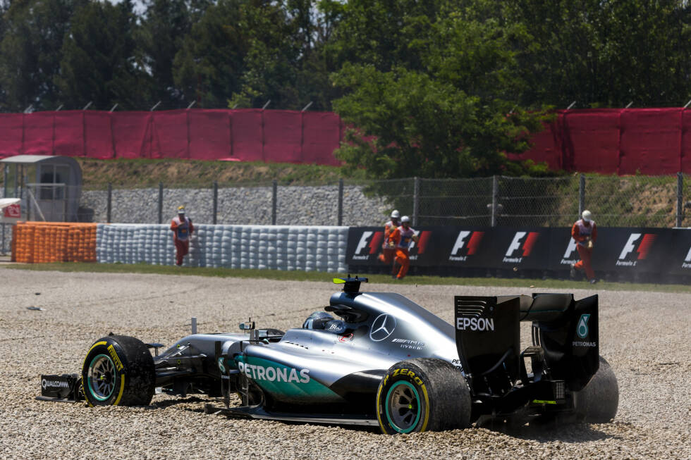 Foto zur News: Damit endet Nico Rosbergs Serie von sieben Siegen in Folge, die er seit Mexiko 2015 aufrechterhalten hat. Stattdessen gibt es für den Deutschen den ersten Ausfall seit Sotschi 2015.