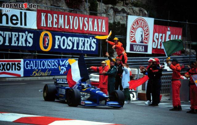 Foto zur News: Olivier Panis erlebt am 19. Mai 1996 sein blaues Wunder in seinem blauen Auto. Wir erinnern am 20. Jahrestag des verrückten Monaco-Rennens an einen Grand Prix, bei dem nur drei Autos den Zielstrich überfuhren, kein Mensch mit dem letztendlichen Sieger rechnete und gleich zwei "Michael Schumachers" in der Startaufstellung standen.