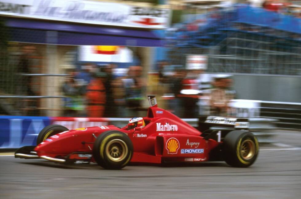 Foto zur News: Im Qualifying packt Ferrari alles aus, was aus Maranello an speziellen Teilen für Monaco zu bekommen ist: Michael Schumacher fährt die Pole-Position mit einer sensationellen Bestzeit, die an Ayrton Sennas Runde von 1980 erinnert. Die Formel 1 huldigt ihm an diesem noch trockenen Tag.