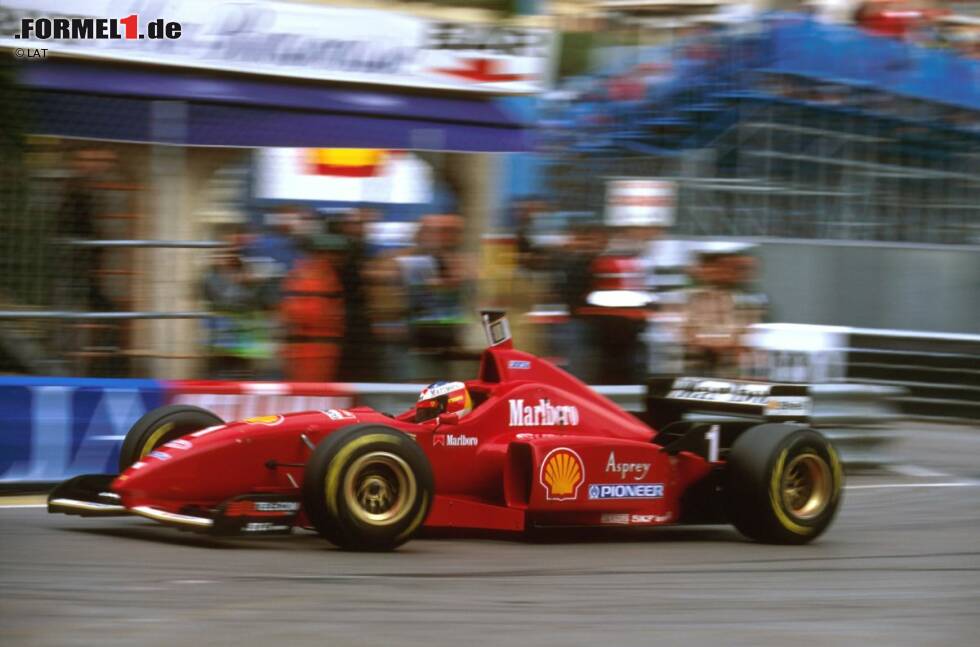 Foto zur News: Im Qualifying packt Ferrari alles aus, was aus Maranello an speziellen Teilen für Monaco zu bekommen ist: Michael Schumacher fährt die Pole-Position mit einer sensationellen Bestzeit, die an Ayrton Sennas Runde von 1980 erinnert. Die Formel 1 huldigt ihm an diesem noch trockenen Tag.