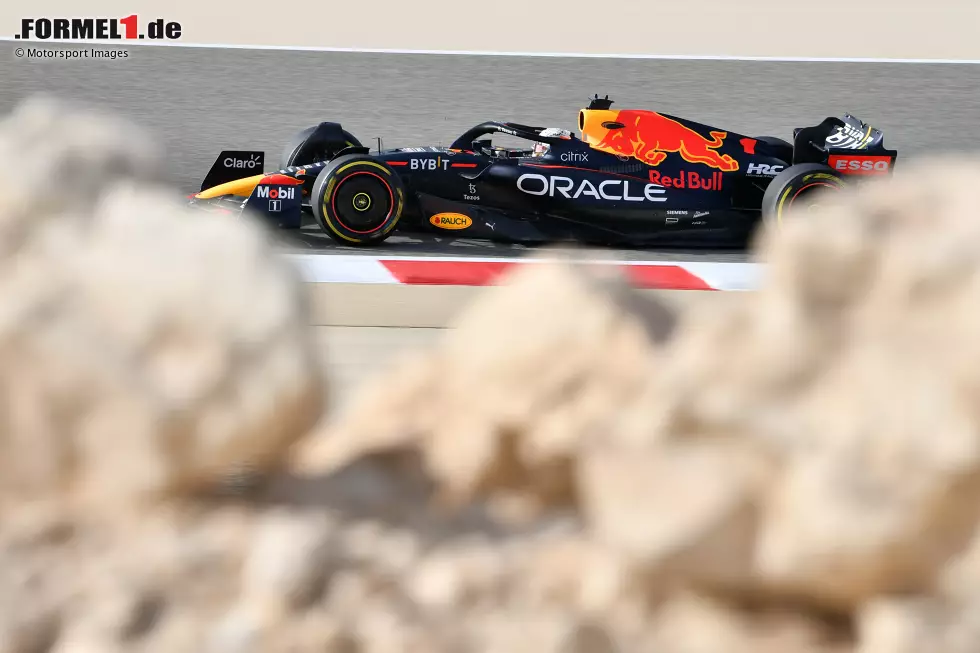 Foto zur News: Offiziell fahren Red Bull und Toro Rosso 2022 mit RBPT-Motoren. Das steht für Red Bull Powertrains, die neue Motorenabteilung der Bullen. Neu ist aber nur der Name, in Wahrheit stecken auch weiterhin die alten Honda-Antriebe in den Autos. Unsere Fotostrecke beweist: Kein Einzelfall in der Königsklasse ...