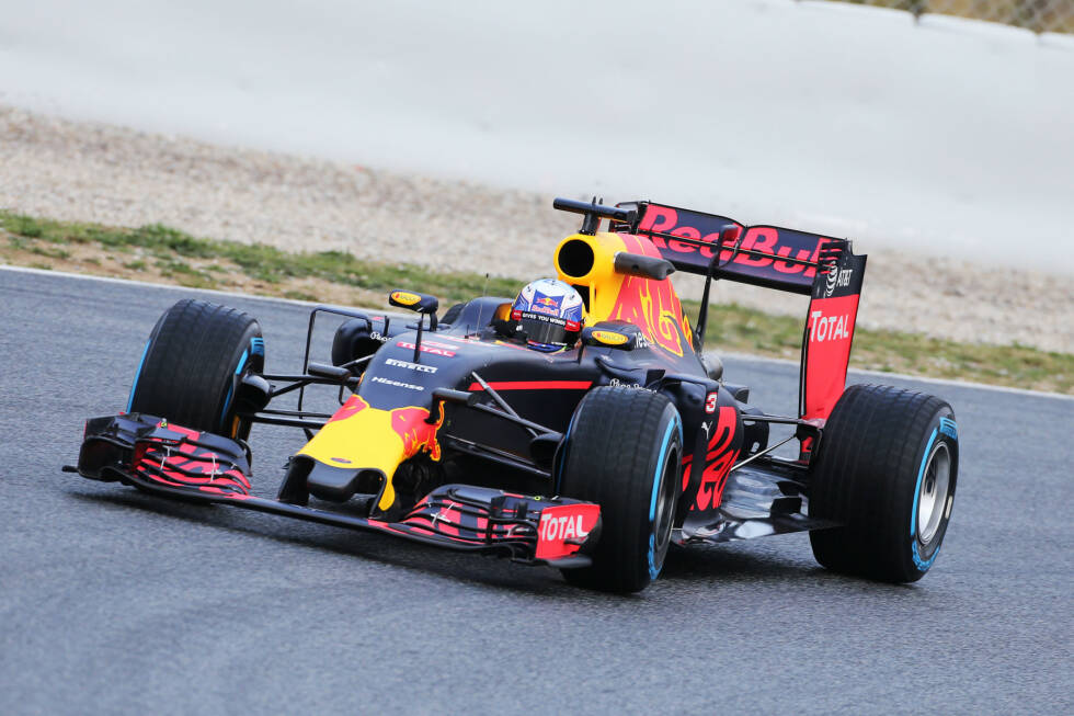 Foto zur News: Der Red Bull RB12 mit TAG-Heuer-Motor von Daniel Ricciardo und Daniil Kwjat