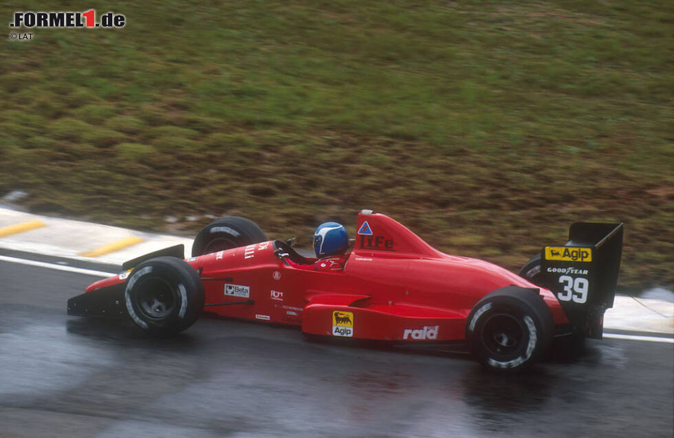 Life (1990): Das italienische Projekt glänzt kaum - schon gar nicht durch Bescheidenheit. Life bringt 1990 nicht nur sein eigenes Formel-1-Team an den Start, sondern konstruiert auch einen eigenen Zwölfzylinder-Motor mit 3,5 Litern Hubraum und exotischer W-Bauweise. Gründer Ernesto Vita (der für die Teambezeichnung seinen Nachnamen aus dem Italienischen ins Englische übersetzt) erlebt sein Waterloo ... Life (1990): Das italienische Projekt glänzt kaum - schon gar nicht durch Bescheidenheit. Life bringt 1990 nicht nur sein eigenes Formel-1-Team an den Start, sondern konstruiert auch einen eigenen Zwölfzylinder-Motor mit 3,5 Litern Hubraum und exotischer W-Bauweise. Gründer Ernesto Vita (der für die Teambezeichnung seinen Nachnamen aus dem Italienischen ins Englische übersetzt) erlebt sein Waterloo ...