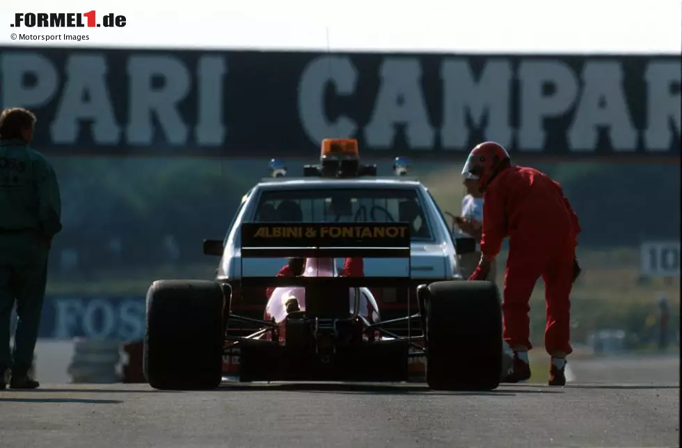 Foto zur News: In 14 Grands Prix qualifiziert sich das einzige an den Start gebrachte Auto nicht ein einziges Mal - auch nicht, als die Mannschaft auf einen V8 von Judd umsattelt. Die leidtragenden Piloten sind erst Gary Brabham, später Bruno Giacomelli. Für die beiden wohl mehr Erlösung als Trost: Schon vor dem Saisonende ist Life mausetot.