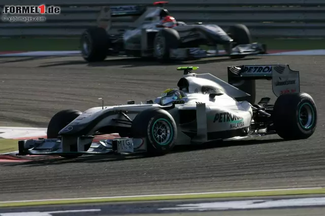 Als Teamkollege von Formel-1-Rückkehrer Michael Schumacher kämpft Rosberg gegen eine Legende. Mit Erfolg: 142 zu 72 steht es am Saisonende nach Punkten. Foto zur News: Als Teamkollege von Formel-1-Rückkehrer Michael Schumacher kämpft Rosberg gegen eine Legende. Mit Erfolg: 142 zu 72 steht es am Saisonende nach Punkten.