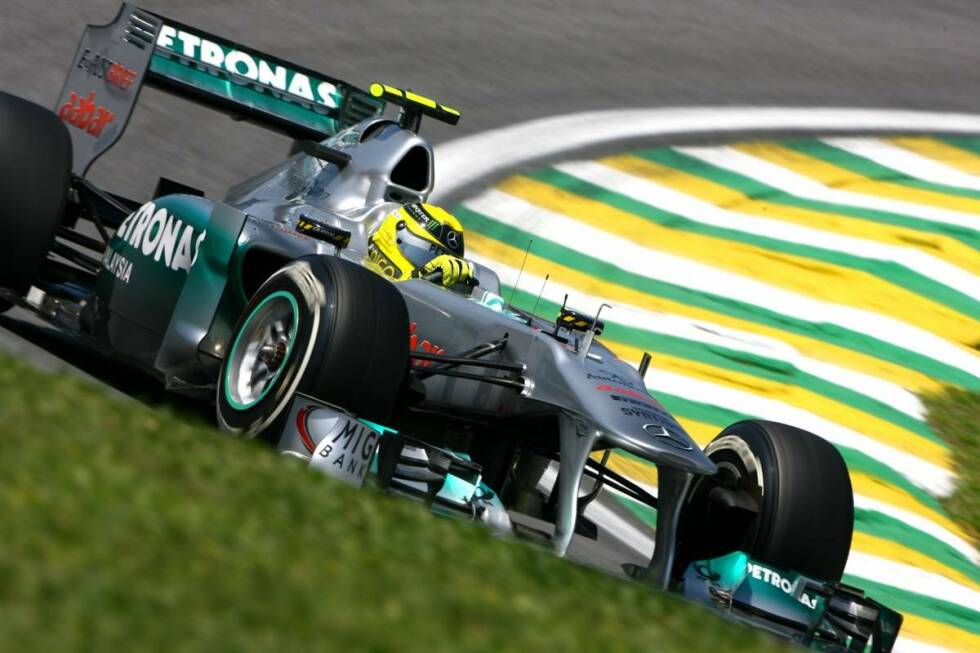 Foto zur News: 2011 tritt Rosberg auf der Stelle und wird zum dritten Mal in Folge WM-Siebter. Teamintern schmilzt sein Vorsprung auf Schumacher. Am Saisonende steht es 89 zu 76.
