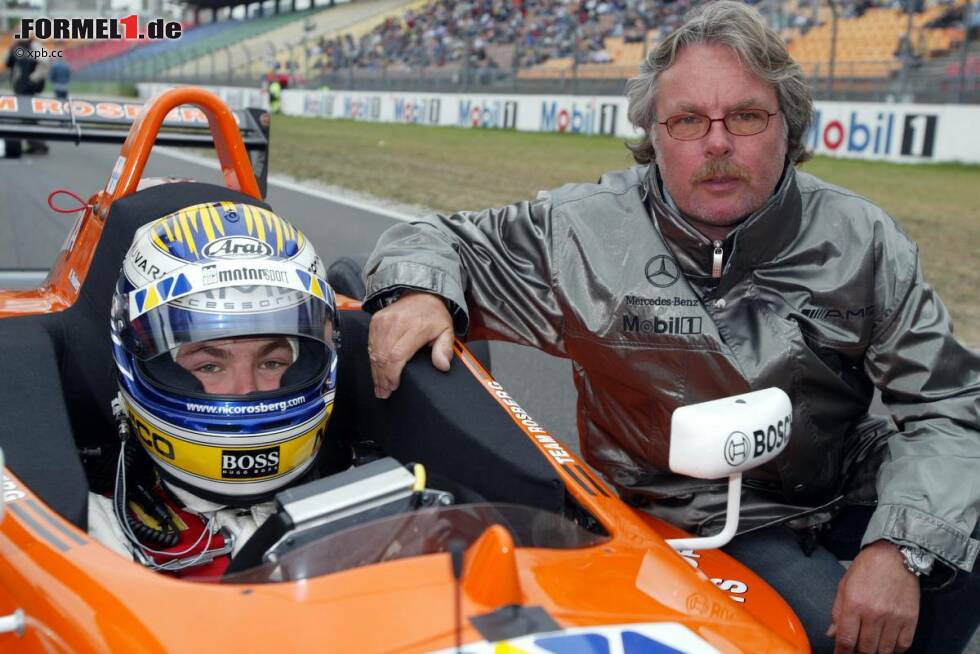 Seinen ersten Formel-1-Test für Williams sichert sich Musterschüler Rosberg, der sein Abitur mit Note 1,6 abschließt, im Jahre 2004. Als Meister der Formel BMW ADAC und als Shootingstar in der Formel-3-Euroserie macht der Sohn von Ex-Weltmeister Keke in der Szene von sich reden. Seinen ersten Formel-1-Test für Williams sichert sich Musterschüler Rosberg, der sein Abitur mit Note 1,6 abschließt, im Jahre 2004. Als Meister der Formel BMW ADAC und als Shootingstar in der Formel-3-Euroserie macht der Sohn von Ex-Weltmeister Keke in der Szene von sich reden.