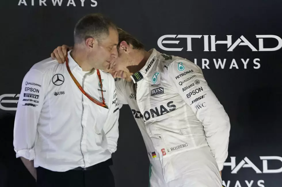 Foto zur News: Die nächste emotionale Begegnung, mit Tony Ross, seinem langjährigen Renningenieur. Rosberg hat mit dem Briten schon bei Williams zusammengearbeitet - und ihn beim Wechsel zu Mercedes kurzerhand mitgenommen.