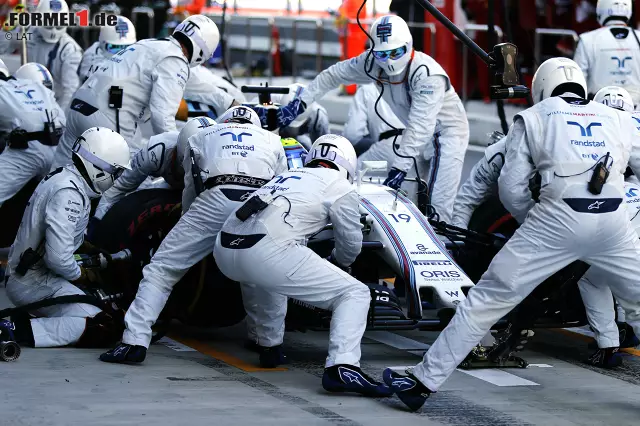 Massas zweiter Boxenstopp in der 46. Runde erfüllt vor allem einen Zweck: im Falle einer Safety-Car-Phase die frischeren und weicheren Reifen zu haben, wenn sich das Feld nochmal zusammenschiebt. Doch dazu kommt es nicht. Williams, am Freitag noch das sensationelle Longrun-Wunder, muss sich mit den Plätzen vier und fünf begnügen, ... Foto zur News: Massas zweiter Boxenstopp in der 46. Runde erfüllt vor allem einen Zweck: im Falle einer Safety-Car-Phase die frischeren und weicheren Reifen zu haben, wenn sich das Feld nochmal zusammenschiebt. Doch dazu kommt es nicht. Williams, am Freitag noch das sensationelle Longrun-Wunder, muss sich mit den Plätzen vier und fünf begnügen, ...