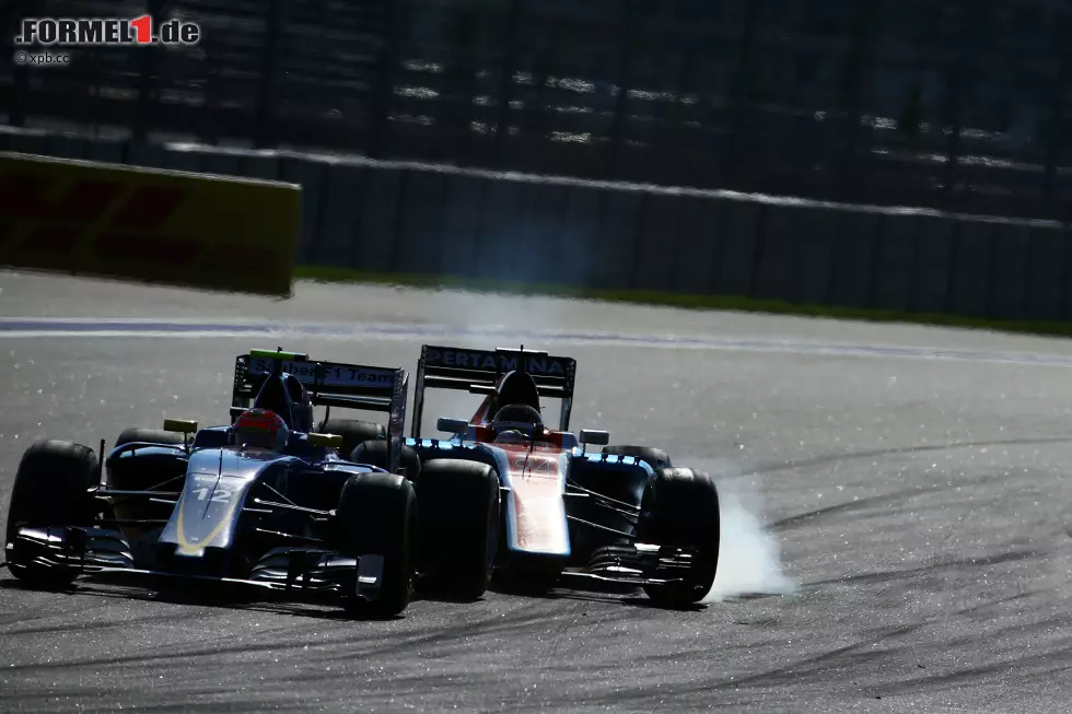 Manor-Rookie Pascal Wehrlein zaubert seinen üblichen Raketenstart hin (von 20 auf 14), erlebt danach aber einen durchwachsenen Grand Prix von Russland. Am Ende wird er 18. und Letzter - mit zwei Runden Rückstand. Manor und Sauber sind damit die letzten beiden Teams noch ohne WM-Punkte. Foto zur News: Manor-Rookie Pascal Wehrlein zaubert seinen üblichen Raketenstart hin (von 20 auf 14), erlebt danach aber einen durchwachsenen Grand Prix von Russland. Am Ende wird er 18. und Letzter - mit zwei Runden Rückstand. Manor und Sauber sind damit die letzten beiden Teams noch ohne WM-Punkte.