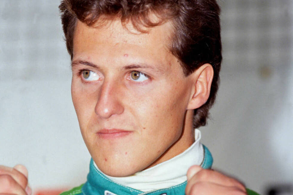 Foto zur News: Schumacher bekommt den Job und muss sich mit dem Kurs in Spa vertraut machen. Teamkollege Andrea de Cesaris zeigt ihm die kalte Schulter und kommt einer Bitte Jordans, ihm am Donnerstag vor dem Rennen bei einer Runde in einem Straßen-Pkw die Brems- und Schaltpunkte zu zeigen, nicht nach. Doch Schumacher weiß sich zu helfen...