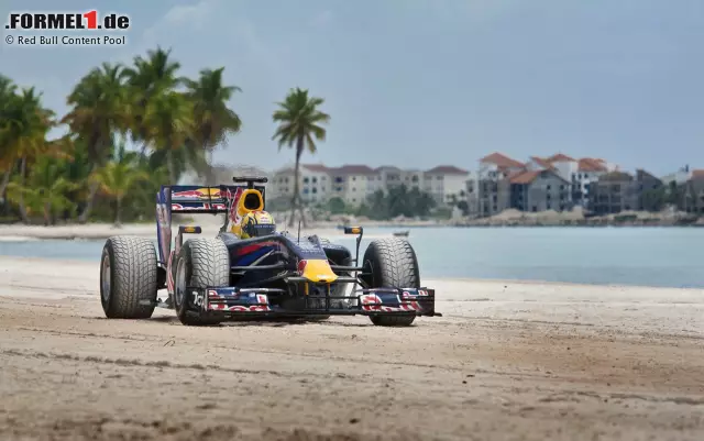Formel 1 fahren wo andere Urlaub machen: In der Dominikanischen Republik durfte Jaime Alguersuari den Red Bull auf seine Strandtauglichkeit testen. Die Baywatch-Truppe könnte aber eher an einem knallroten Ferrari interessiert sein... Foto zur News: Formel 1 fahren wo andere Urlaub machen: In der Dominikanischen Republik durfte Jaime Alguersuari den Red Bull auf seine Strandtauglichkeit testen. Die Baywatch-Truppe könnte aber eher an einem knallroten Ferrari interessiert sein...