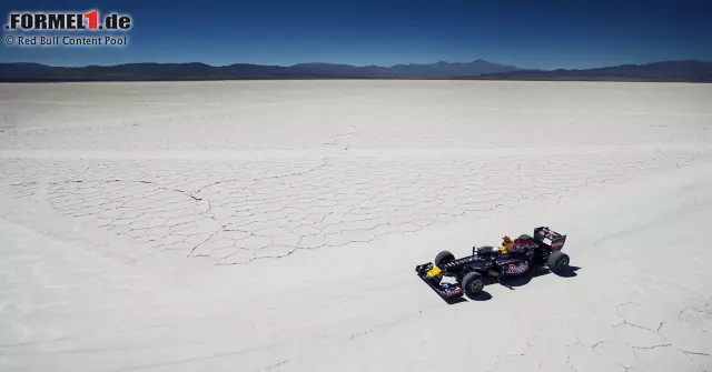 Kein Geschwindigkeitsrekord in Bonneville, trotzdem eine Mondlandschaft: Daniel Ricciardo fuhr 2012 in der Salinas Grandes, einer Salzwüste in Argentinien... Foto zur News: Kein Geschwindigkeitsrekord in Bonneville, trotzdem eine Mondlandschaft: Daniel Ricciardo fuhr 2012 in der Salinas Grandes, einer Salzwüste in Argentinien...