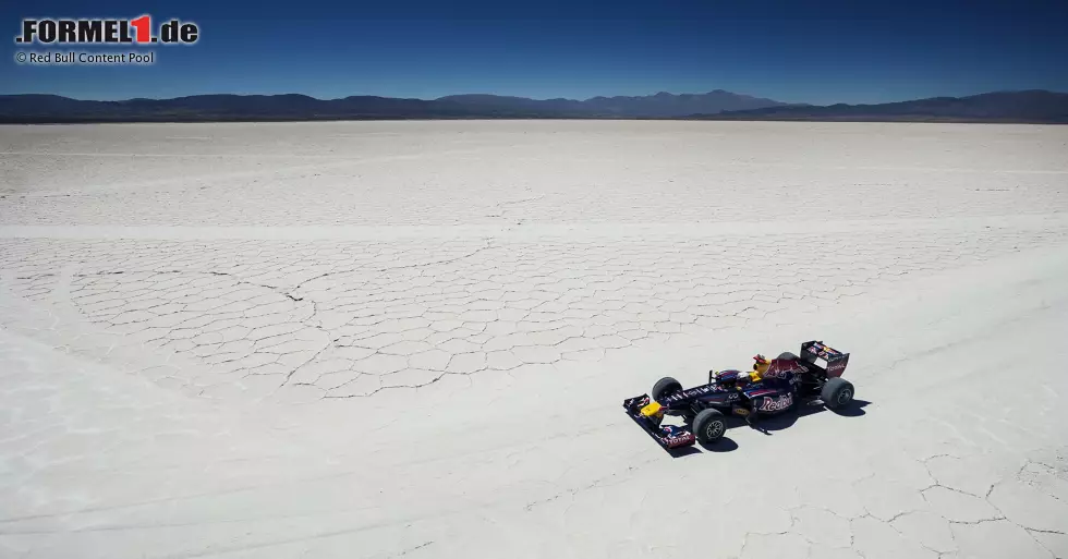 Kein Geschwindigkeitsrekord in Bonneville, trotzdem eine Mondlandschaft: Daniel Ricciardo fuhr 2012 in der Salinas Grandes, einer Salzwüste in Argentinien... Foto zur News: Kein Geschwindigkeitsrekord in Bonneville, trotzdem eine Mondlandschaft: Daniel Ricciardo fuhr 2012 in der Salinas Grandes, einer Salzwüste in Argentinien...
