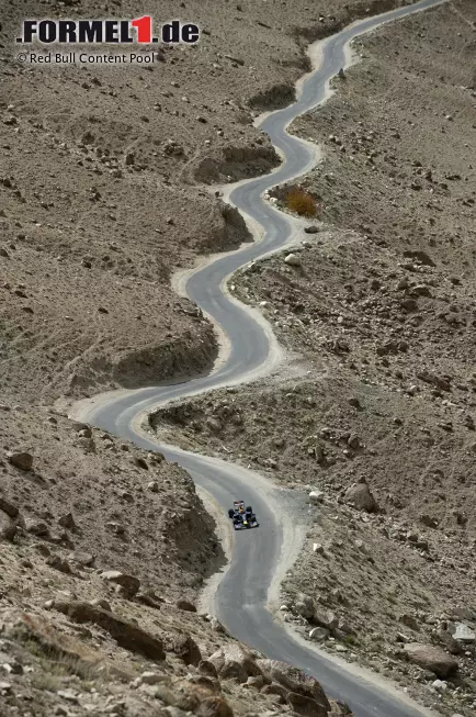 Ein Paradies für Freude, wo Autos erst spät Einzug in den Alltag fanden: Der Khardung-Lah-Pass im indischen Leh war für Red Bull 2011 eine Reise wert. Foto zur News: Ein Paradies für Freude, wo Autos erst spät Einzug in den Alltag fanden: Der Khardung-Lah-Pass im indischen Leh war für Red Bull 2011 eine Reise wert.