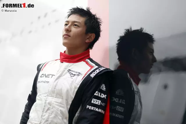 Eine der größten (virtuellen) Überraschungen ist die große Anhängerschaft von Manor-Pilot und Wehrlein-Teamkollege Rio Haryanto. Der Indonesier kommt auf insgesamt rund 620.000 Fans, aufgeteilt auf rund 358.000 Twitter-Follower, 93.000 Facebook-Likes und 167.000 Instagram-Fans. Foto zur News: Eine der größten (virtuellen) Überraschungen ist die große Anhängerschaft von Manor-Pilot und Wehrlein-Teamkollege Rio Haryanto. Der Indonesier kommt auf insgesamt rund 620.000 Fans, aufgeteilt auf rund 358.000 Twitter-Follower, 93.000 Facebook-Likes und 167.000 Instagram-Fans.