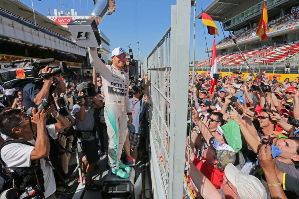 Foto zur News: In der Wertung der deutschen Piloten schafft es Nico Rosberg deutlich auf den ersten Platz. Der Mercedes-Pilot kann online auf insgesamt 2,8 Millionen Anhänger zählen, was den vierten Gesamtrang bedeutet. Bei Facebook (1,2 Millionen Likes) und Instagram (470.000 Abonnenten) schafft er jeweils sogar Platz 3.