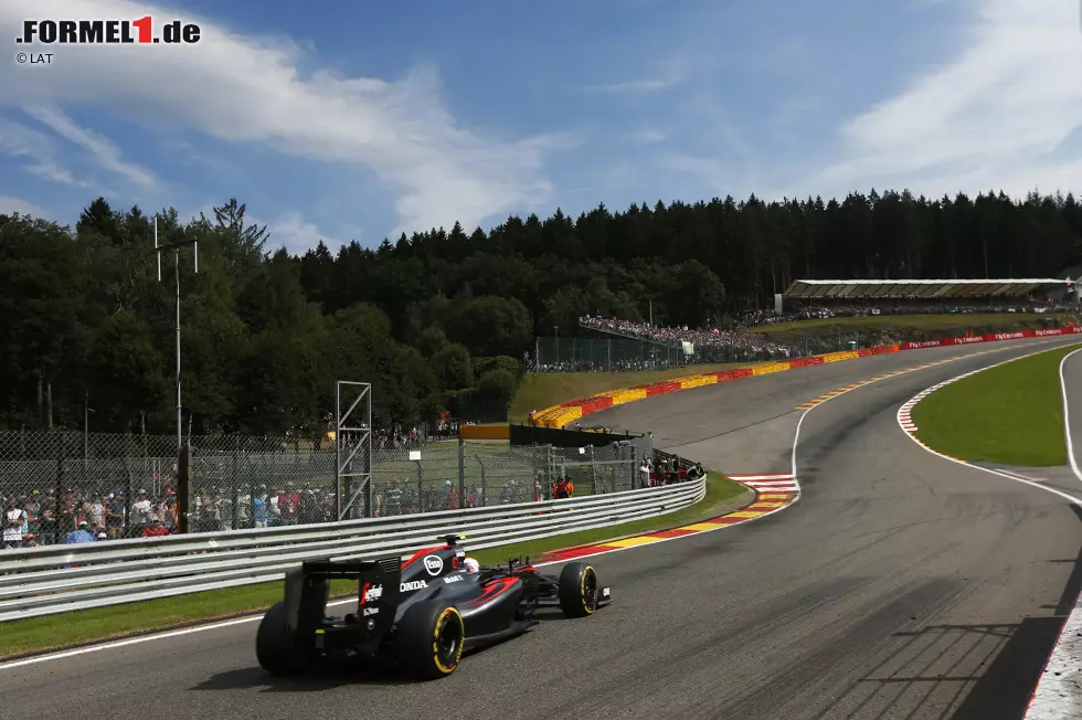 Foto zur News: Das Highlight der Strecke ist ohne Frage Eau Rouge. &quot;Das Gefühl, wenn du bergauf durch die Kurven fährst, ist jedes Mal wieder großartig&quot;, schwärmt Jenson Button. Allerdings ist die Kurvenkombination heute bei weitem nicht mehr so gefährlich wie früher...