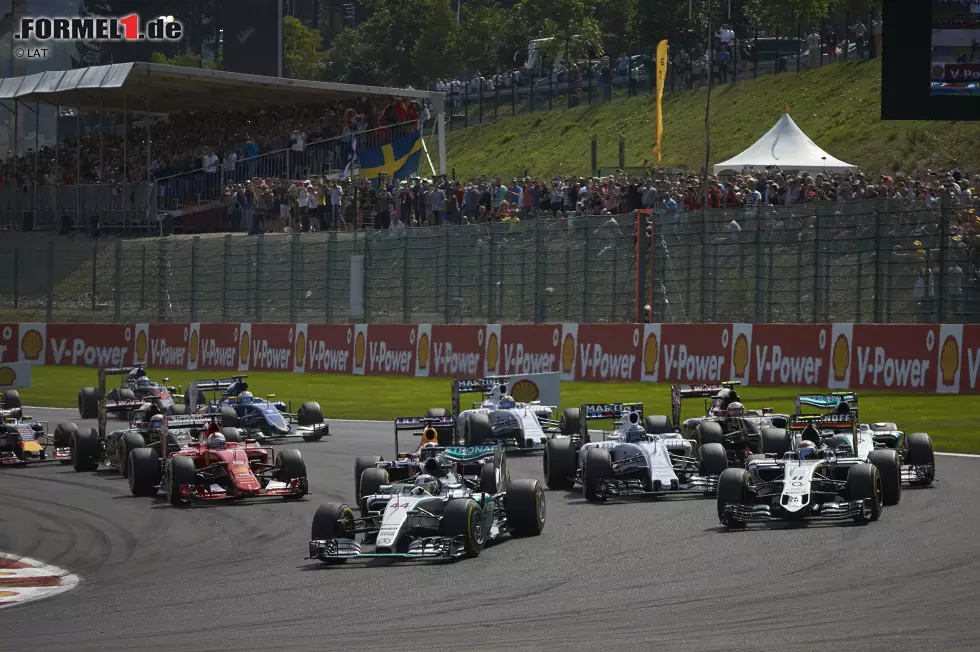 Foto zur News: Doch Spa ist mehr als Eau Rouge. Die Herausforderung beginnt gleich nach dem Überfahren der Ziellinie. &quot;Eine Schlüsselstelle, in der du Zeit gewinnen oder verlieren kannst, ist Kurve 1. Alleine dort kannst du zwei Zehntel verlieren, wenn du einen Fehler machst&quot;, erklärt Sergio Perez.