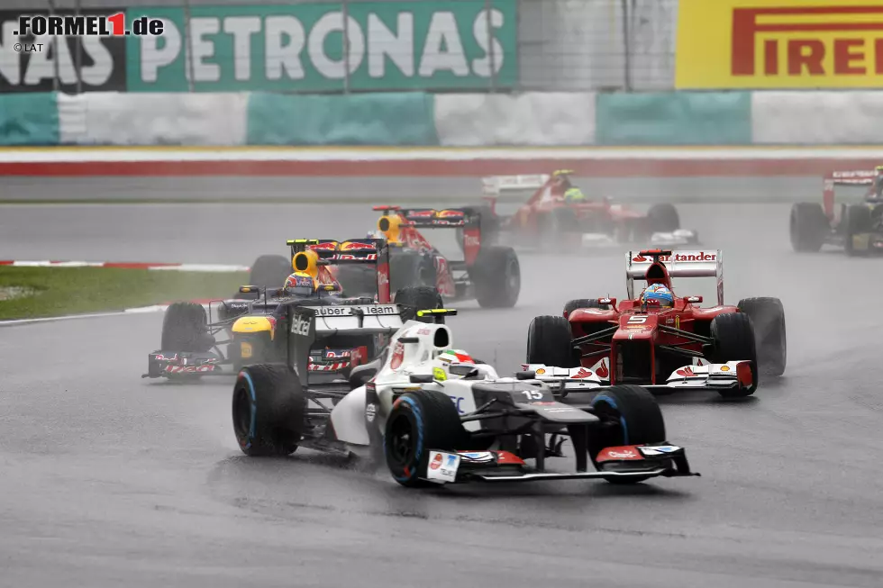 Der Mexikaner kommt 2011 mit Sauber in die Formel 1 und ist in Sepang 2012 bereits dicht an seinem ersten Sieg dran. Bei schwierigen Bedingungen muss er sich nur Fernando Alonso im Ferrari geschlagen geben. Zwei weitere Male steht er für Sauber auf dem Podest, später für Force India sogar viermal. Für einen Sieg reicht es nie. Foto zur News: Der Mexikaner kommt 2011 mit Sauber in die Formel 1 und ist in Sepang 2012 bereits dicht an seinem ersten Sieg dran. Bei schwierigen Bedingungen muss er sich nur Fernando Alonso im Ferrari geschlagen geben. Zwei weitere Male steht er für Sauber auf dem Podest, später für Force India sogar viermal. Für einen Sieg reicht es nie.