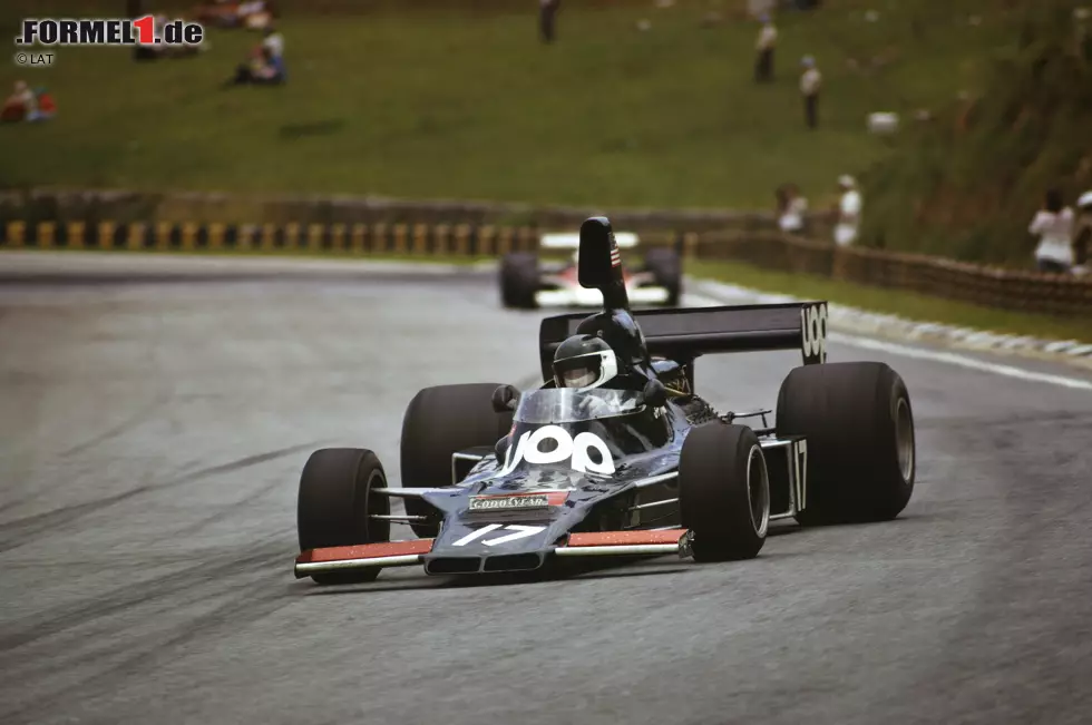Im Gegensatz zu Sutil steht der Franzose in den Siebzigerjahren mit Shadow und Tyrrell dreimal auf dem Podest. 1975 in Brasilien verpasst er seine beste Chance auf einen Sieg, als er klar in Führung liegt und wenige Runden vor Schluss der Cosworth-Motor in seinem Shadow DN5 schlappmacht. Auch danach reicht es nie mehr zu einem Sieg. Foto zur News: Im Gegensatz zu Sutil steht der Franzose in den Siebzigerjahren mit Shadow und Tyrrell dreimal auf dem Podest. 1975 in Brasilien verpasst er seine beste Chance auf einen Sieg, als er klar in Führung liegt und wenige Runden vor Schluss der Cosworth-Motor in seinem Shadow DN5 schlappmacht. Auch danach reicht es nie mehr zu einem Sieg.
