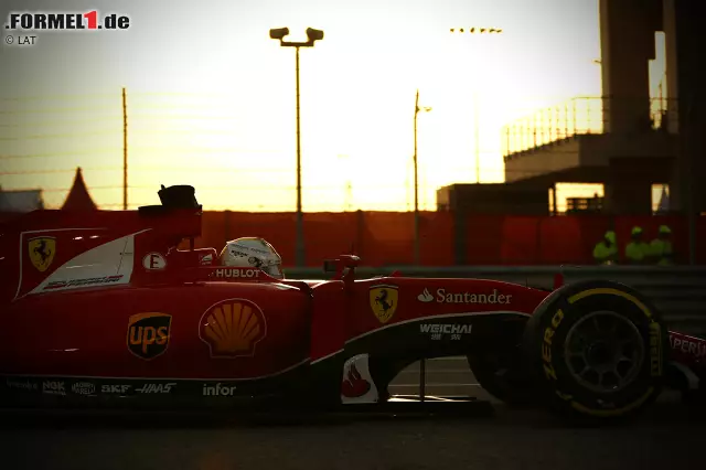 Foto zur News: Das ist - zumindest am Tag - auch trockener Hitze und brennender Wüstensonne geschuldet. Fernando Alonso (McLaren) juckt das nicht: "Ich wohne in Dubai und kenne das Klima." Brasilianer Felipe Nasr (Sauber) ist dank orientalischer Gene im Vorteil: "Von meinem Großvater her habe ich libanesische Wurzeln."