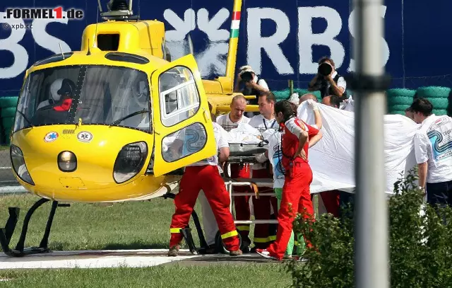 Felipe Massa (Williams) reist mit gemischten Gefühlen an, schließlich hätte ihm ein Unfall im Jahre 2009 fast dauerhaft die Gesundheit gekostet, als ihn eine Stahlfeder am Kopf traf und ihn schwer verletzte: "Mich verbindet eine Menge Geschichte", sagt der Brasilianer. "Aber deswegen habe ich hier tolle Fans, die mich total unterstützen." Foto zur News: Felipe Massa (Williams) reist mit gemischten Gefühlen an, schließlich hätte ihm ein Unfall im Jahre 2009 fast dauerhaft die Gesundheit gekostet, als ihn eine Stahlfeder am Kopf traf und ihn schwer verletzte: "Mich verbindet eine Menge Geschichte", sagt der Brasilianer. "Aber deswegen habe ich hier tolle Fans, die mich total unterstützen."