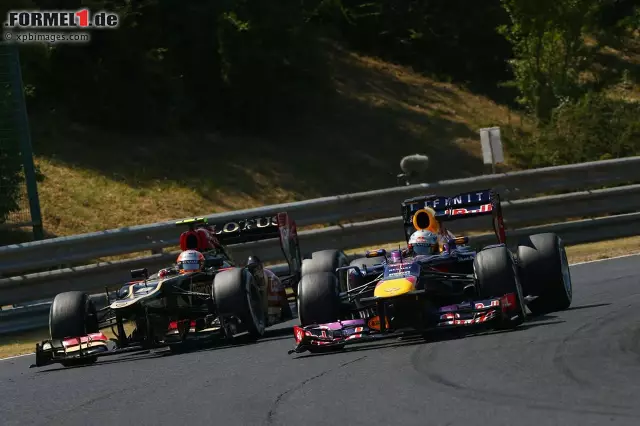 Romain Grosjean (Haas), der 2013 in der pfeilschnellen Kurve 4 überholte, weiß, wie speziell und selten ein solches Manöver ist. Und noch nicht einmal legal: "Ich habe dafür eine Strafe kassiert, weil ich mit allen vier Rädern abseits der Strecke war. Spielte aber keine Rolle, weil es eines der schönsten meiner Karriere war." Foto zur News: Romain Grosjean (Haas), der 2013 in der pfeilschnellen Kurve 4 überholte, weiß, wie speziell und selten ein solches Manöver ist. Und noch nicht einmal legal: "Ich habe dafür eine Strafe kassiert, weil ich mit allen vier Rädern abseits der Strecke war. Spielte aber keine Rolle, weil es eines der schönsten meiner Karriere war."
