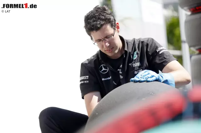 "Der Soft-Reifen ist hier kaum auf Temperatur zu bringen", klagt Carlos Sainz (Toro Rosso). Auch vor Pirellis Ultrasoft-Pneus, die zum zweiten Mal zum Einsatz kommen, graust es vielen Piloten. Denn Montreals Asphalt ist sehr glatt und macht es kompliziert, die Gummis aufzuwärmen. Foto zur News: "Der Soft-Reifen ist hier kaum auf Temperatur zu bringen", klagt Carlos Sainz (Toro Rosso). Auch vor Pirellis Ultrasoft-Pneus, die zum zweiten Mal zum Einsatz kommen, graust es vielen Piloten. Denn Montreals Asphalt ist sehr glatt und macht es kompliziert, die Gummis aufzuwärmen.