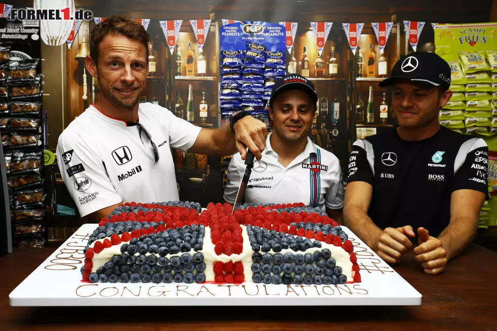 Zwei andere Piloten dürften dafür aber unabhängig des Ausgangs auf jeden Fall mifeiern: Felipe Massa und Jenson Button fahren am Wochenende ihren letzten Grand Prix - der eine definitiv, und der andere behandelt es so, als sei es definitiv... Foto zur News: Zwei andere Piloten dürften dafür aber unabhängig des Ausgangs auf jeden Fall mifeiern: Felipe Massa und Jenson Button fahren am Wochenende ihren letzten Grand Prix - der eine definitiv, und der andere behandelt es so, als sei es definitiv...