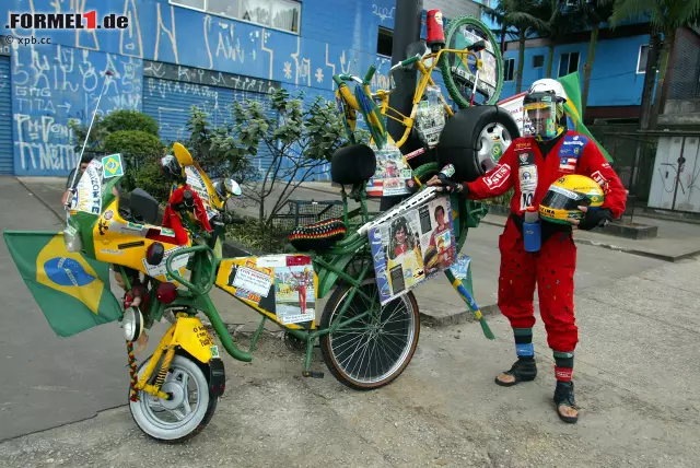 "Brasilien ist wegen Ayrton Senna immer etwas Besonderes", erklärt Romain Grosjean. Auch mehr als 20 Jahre nach seinem Tod scheint Senna rund um das Autodromo Jose Carlos Pace in Interlagos an jeder Ecke zu sein. Die Fans verehren ihren Helden noch immer. Foto zur News: "Brasilien ist wegen Ayrton Senna immer etwas Besonderes", erklärt Romain Grosjean. Auch mehr als 20 Jahre nach seinem Tod scheint Senna rund um das Autodromo Jose Carlos Pace in Interlagos an jeder Ecke zu sein. Die Fans verehren ihren Helden noch immer.