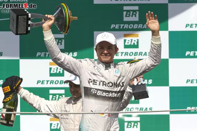 Tatsächlich wurden in der Vergangenheit in Interlagos bereits mehrere Piloten zum Weltmeister gekrönt. Mit Nico Rosberg könnte in diesem Jahr ein weiterer hinzukommen. Bei einem Sieg wäre der Mercedes-Pilot bereits ein Rennen vor Saisonende Weltmeister - und nach seinen Siegen 2014 und 2015 ist er sogar der Favorit! Foto zur News: Tatsächlich wurden in der Vergangenheit in Interlagos bereits mehrere Piloten zum Weltmeister gekrönt. Mit Nico Rosberg könnte in diesem Jahr ein weiterer hinzukommen. Bei einem Sieg wäre der Mercedes-Pilot bereits ein Rennen vor Saisonende Weltmeister - und nach seinen Siegen 2014 und 2015 ist er sogar der Favorit!