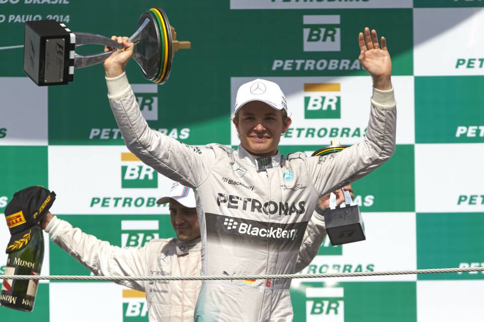 Foto zur News: Tatsächlich wurden in der Vergangenheit in Interlagos bereits mehrere Piloten zum Weltmeister gekrönt. Mit Nico Rosberg könnte in diesem Jahr ein weiterer hinzukommen. Bei einem Sieg wäre der Mercedes-Pilot bereits ein Rennen vor Saisonende Weltmeister - und nach seinen Siegen 2014 und 2015 ist er sogar der Favorit!
