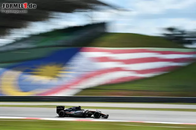 Pascal Wehrlein (Manor) sieht nur die Streckenbreite als Argument dafür, dass unterschiedliche Herangehensweisen möglich wären: "Im Rennen liegt sonst zu viel Gummiabrieb herum." Valtteri Bottas (Williams) stimmt zu: "Es ist eben nur eine kleine Änderung, so groß ist der Unterschied nicht." Foto zur News: Pascal Wehrlein (Manor) sieht nur die Streckenbreite als Argument dafür, dass unterschiedliche Herangehensweisen möglich wären: "Im Rennen liegt sonst zu viel Gummiabrieb herum." Valtteri Bottas (Williams) stimmt zu: "Es ist eben nur eine kleine Änderung, so groß ist der Unterschied nicht."