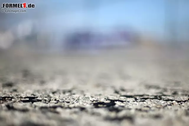 Nico Rosberg (Mercedes) ist sicher: "Es ändert sich sehr viel. Es wird die größte Herausforderung des Wochenendes sich anpassen. Das entscheidet über Sieg und Niederlage." Am Start würde mehr Grip herrschen: "Also kannst du aggressiver sein." Um austretendes Öl und Rutschgefahr macht er sich aber keine Sorgen. Foto zur News: Nico Rosberg (Mercedes) ist sicher: "Es ändert sich sehr viel. Es wird die größte Herausforderung des Wochenendes sich anpassen. Das entscheidet über Sieg und Niederlage." Am Start würde mehr Grip herrschen: "Also kannst du aggressiver sein." Um austretendes Öl und Rutschgefahr macht er sich aber keine Sorgen.