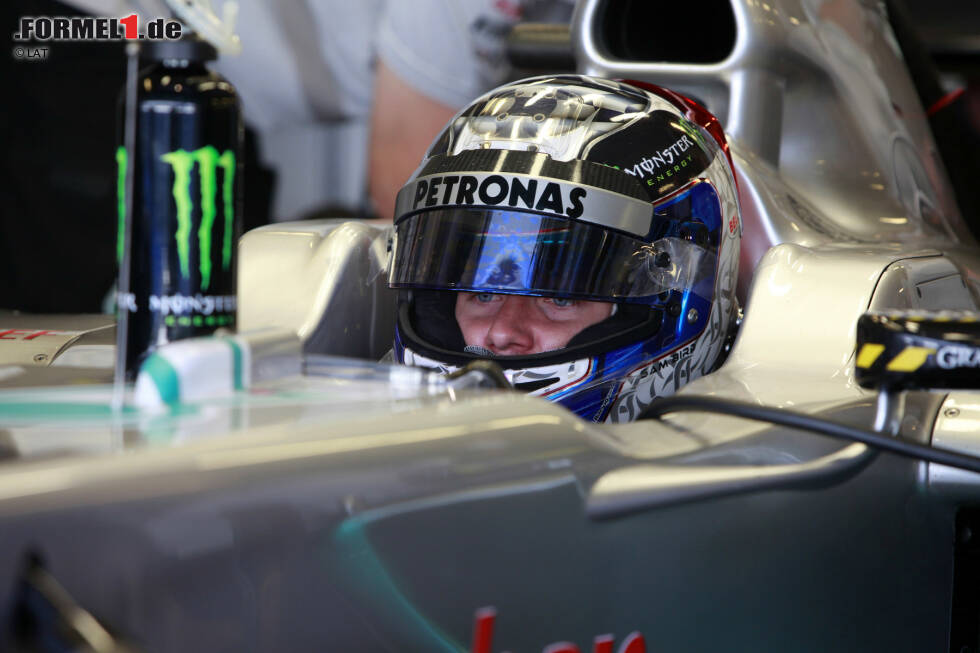 Sam Bird (Großbritannien): Als Fahrer im damals inoffiziellen Nachwuchskader von Mercedes hatte Sam Bird in den Jahren 2010 bis 2013 beste Aussichten auf den Sprung in die Formel 1. Bei seinen Testeinsätzen im Silberpfeil überzeugte der Brite, im Team wurde ihm als Simulator- und Entwicklungspilot viel Verantwortung übertragen. Sam Bird (Großbritannien): Als Fahrer im damals inoffiziellen Nachwuchskader von Mercedes hatte Sam Bird in den Jahren 2010 bis 2013 beste Aussichten auf den Sprung in die Formel 1. Bei seinen Testeinsätzen im Silberpfeil überzeugte der Brite, im Team wurde ihm als Simulator- und Entwicklungspilot viel Verantwortung übertragen.