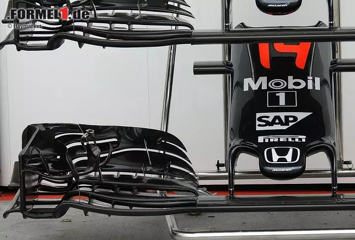 Auf Chassis-Seite entwickelt McLaren rasant weiter. Bremsbelüftungen, der geschlitzte Unterboden und der Diffusor kommen schon wieder neu daher. Ebenso wie der Frontflügel, dessen komplexe Aero-Elemente weiter feingetunt wurden. Foto zur News: Auf Chassis-Seite entwickelt McLaren rasant weiter. Bremsbelüftungen, der geschlitzte Unterboden und der Diffusor kommen schon wieder neu daher. Ebenso wie der Frontflügel, dessen komplexe Aero-Elemente weiter feingetunt wurden.
