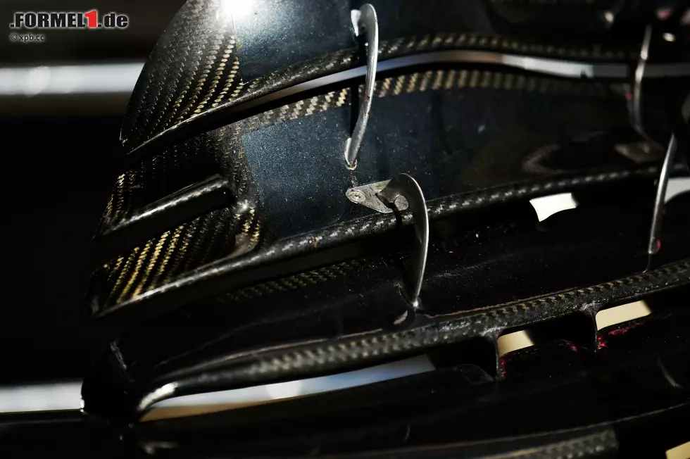 Ähnlich wie bei Mercedes ist auch bei McLaren die Update-Frequenz 2016 extrem hoch getaktet. Frontflügel (insbesondere die Endplatten) und Bremsbelüftungen wurden wieder einmal optimiert, basierend auf dem Konzept, das schon in Spanien und Monaco zu sehen war. Foto zur News: Ähnlich wie bei Mercedes ist auch bei McLaren die Update-Frequenz 2016 extrem hoch getaktet. Frontflügel (insbesondere die Endplatten) und Bremsbelüftungen wurden wieder einmal optimiert, basierend auf dem Konzept, das schon in Spanien und Monaco zu sehen war.