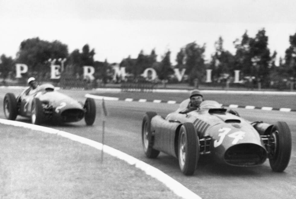 Foto zur News: Buenos Aires (Argentinien) 1956: Juan Manuel Fangio und Luigi Musso teilen sich einen Ferrari D50 und gewinnen zum ersten Mal mit einem V8-Motor.