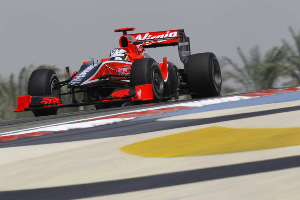 Foto zur News: Manama (Bahrain) 2010: Das neue Virgin-Team feiert seine Premiere mit dem ersten Formel-1-Auto, das zu 100 Prozent ohne Windkanal und nur am Computer entstanden ist.