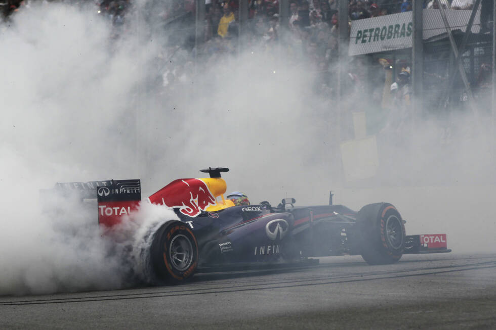 Foto zur News: Sao Paulo (Brasilien) 2013: Sebastian Vettel schickt die Saugmotor-Technologie mit seinem vierten WM-Titel frühzeitig in Rente.